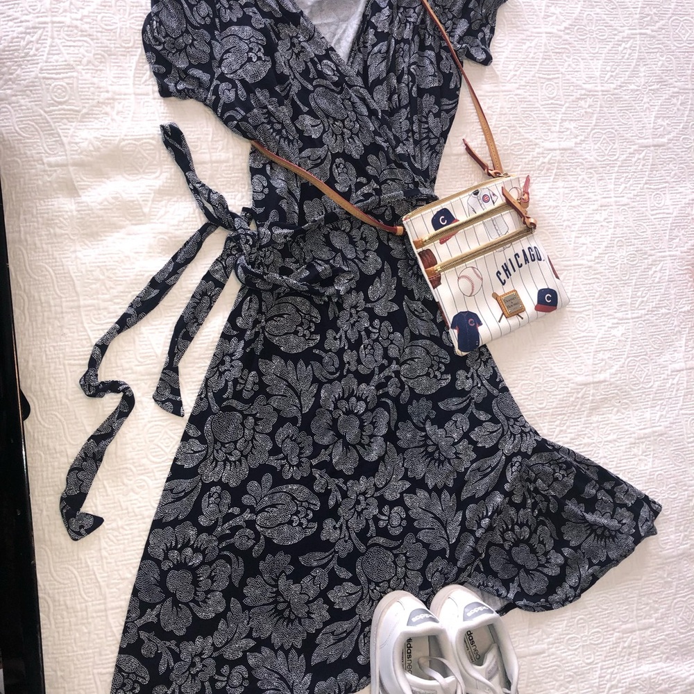 Loft plus Navy Floral Wrap Dress in size 16 NWT